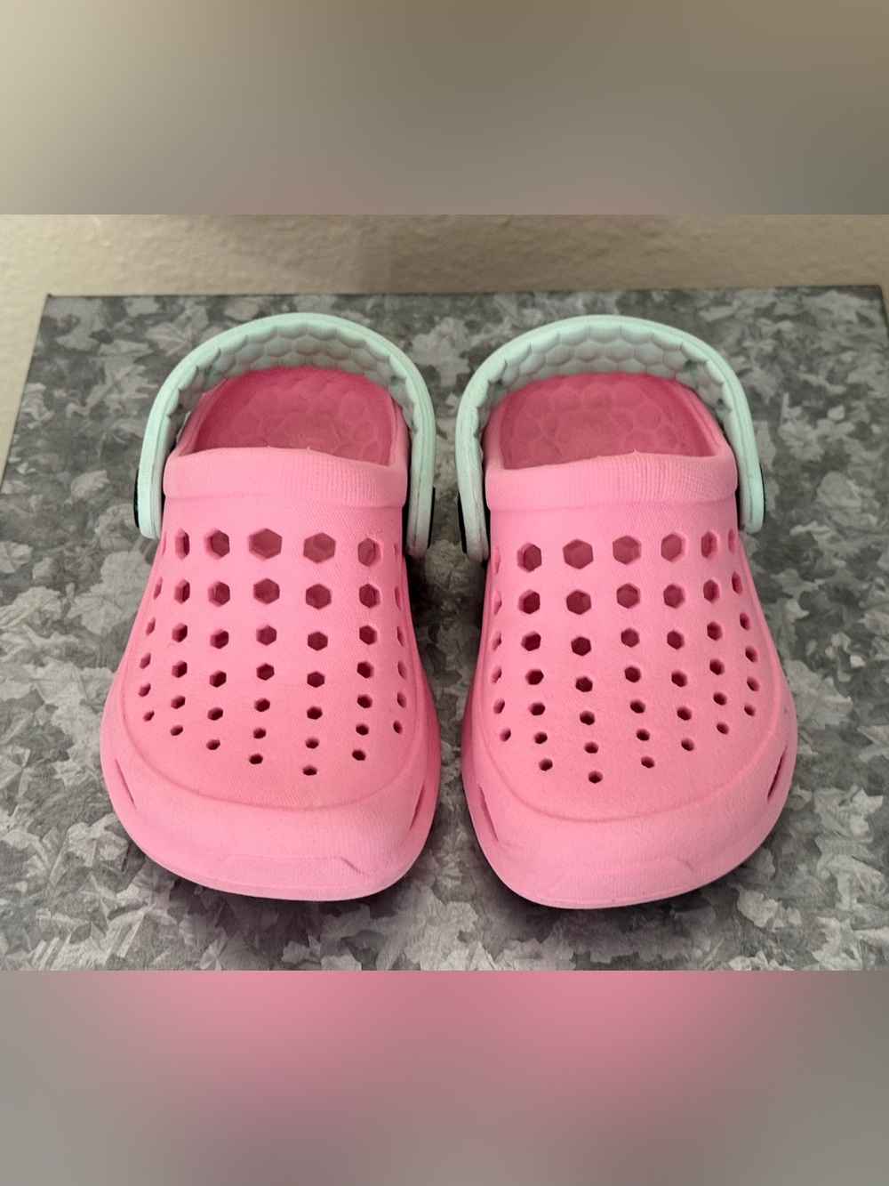 Kids Joybees Pink Clog with Mint Heel Strap Harper Sandal, Size 6/7 - Picture 3 of 8